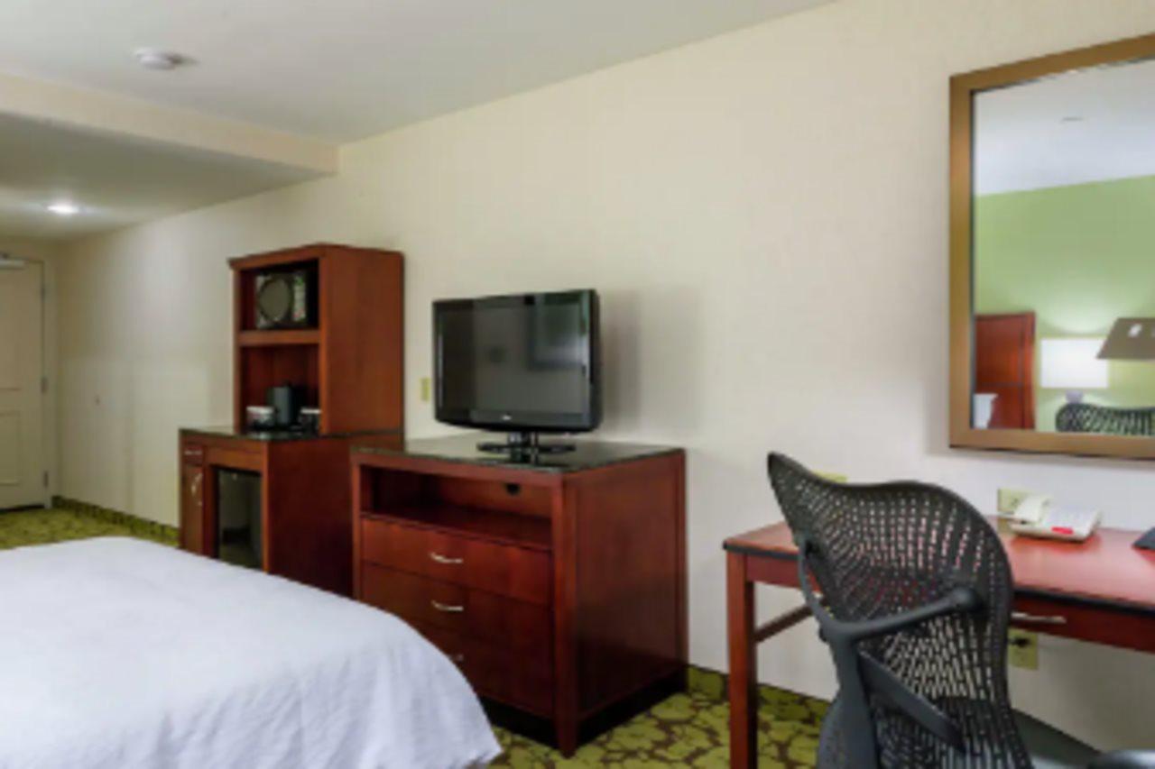 Hilton Garden Inn Queens/Jfk Ню Йорк Екстериор снимка
