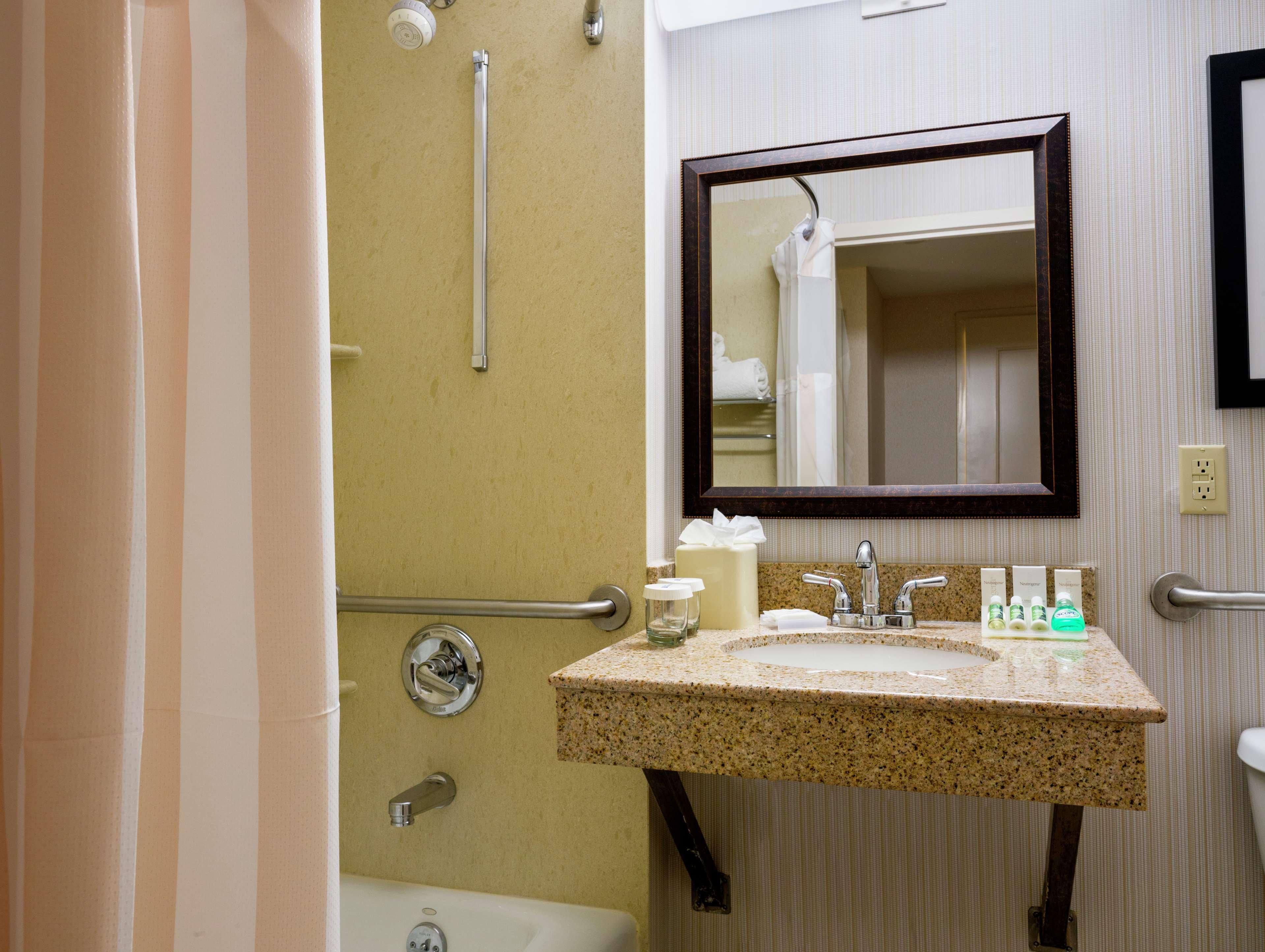 Hilton Garden Inn Queens/Jfk Ню Йорк Екстериор снимка