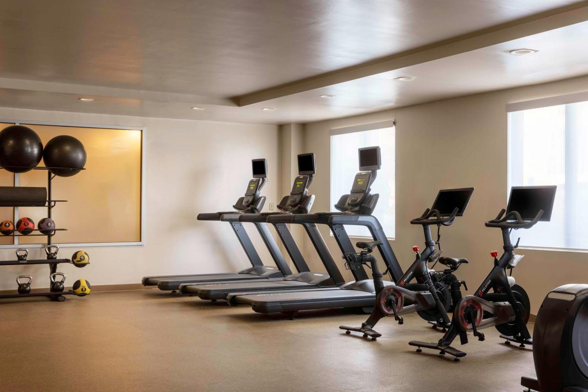 Hilton Garden Inn Queens/Jfk Ню Йорк Екстериор снимка